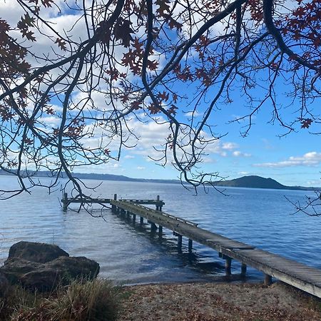 Zodiac Bay Lake Retreat Rotorua Ngoại thất bức ảnh