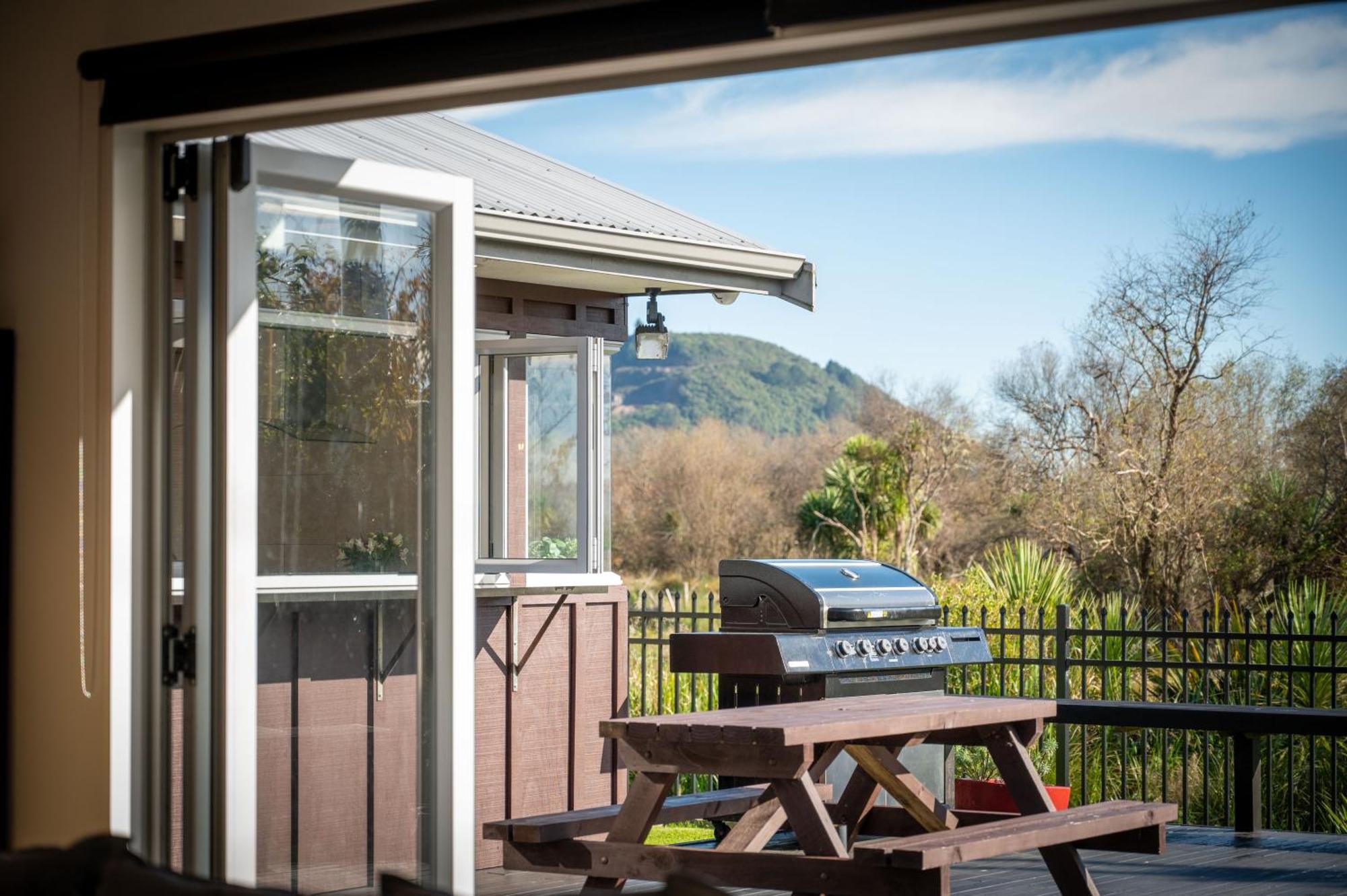 Zodiac Bay Lake Retreat Rotorua Ngoại thất bức ảnh